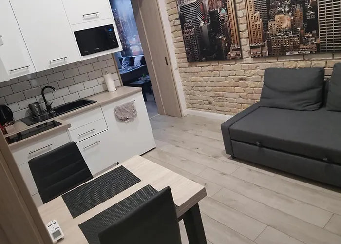 Arena Flat, Free Street Parking
